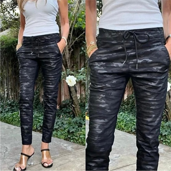 Bevy Flog Shely Black Camo Pull On Pants Joggers Size 27 - Picture 1 of 6